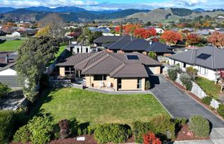 3 Wanderers Avenue, Brightwater
