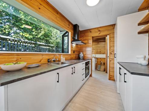 2/74 Aorangi Road, Bryndwr