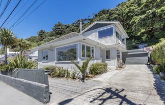 318 Queens Drive, Lyall Bay