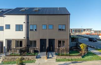 4/4 Firebrick Way , Hobsonville