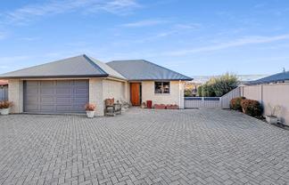 17 Larch Crescent, Alexandra