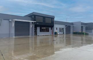Secure & Versatile 416m² Industrial