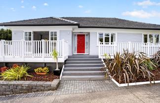 20 & 20A Brian Crescent, Stanmore Bay