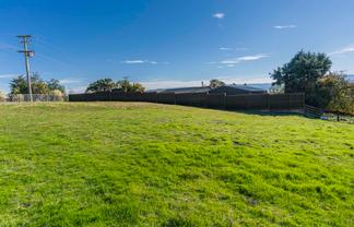 Lake View Street , WAIHOLA