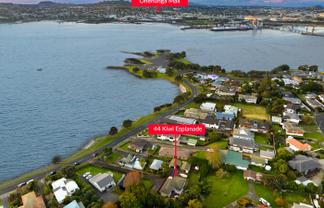 44 Kiwi Esplanade, Mangere Bridge