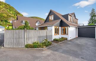 2/130 Muritai Road, Eastbourne
