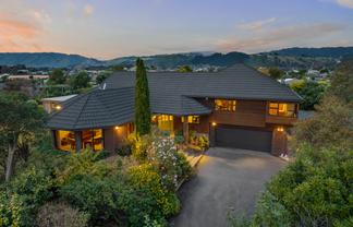 1 Stoneleigh Grove, Paraparaumu