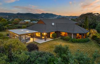 1 Stoneleigh Grove, Paraparaumu