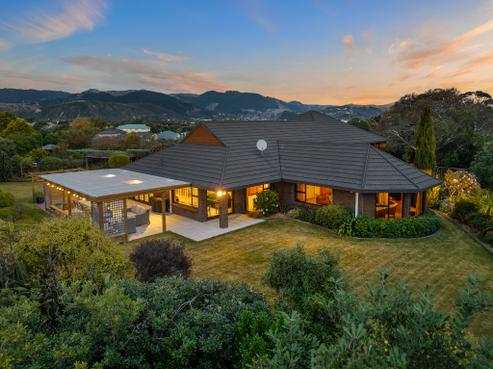 1 Stoneleigh Grove, Paraparaumu