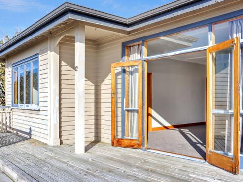 12 Ivy Street, Riverton