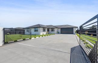 26 Honeyfield Drive, Whalers Gate