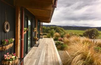 Piece of Paradise of Aotearoa w double business