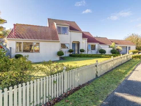 6 Aiken Road, Saint Johns Hill