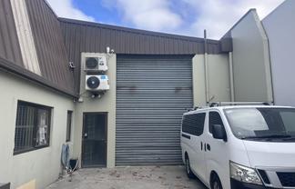 Handy Industrial Warehouse in Addington