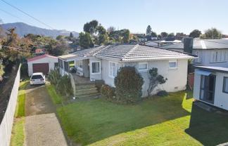 16 Hunt Crescent, Hillcrest