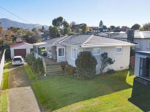 16 Hunt Crescent, Hillcrest