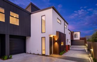 2/8 Antrim Street, Sydenham