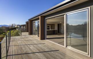 18 Lake View Place, Fairhall