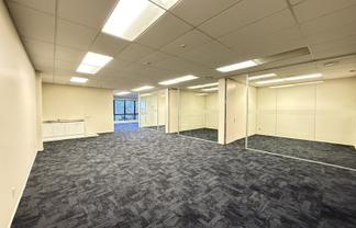 Central Mt Wellington workspace with flexibility