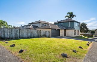 15 Riverglade Parkway, Te Atatu South