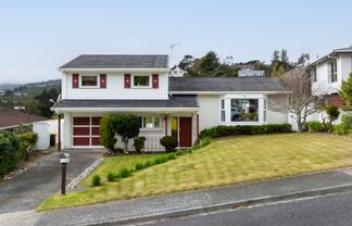 9 Caesars Place, Churton Park