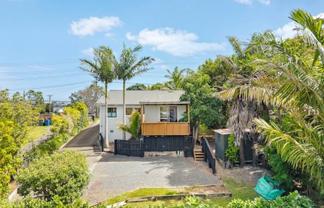 899 East Coast Road, Northcross