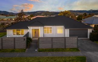 155 Guildford Drive, PARAPARAUMU BEACH