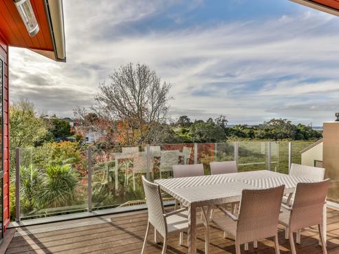 88 Tiroroa Avenue, Te Atatu South