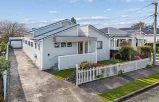 55 Bristol Square, Hutt Central