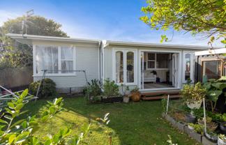 8 Omata Road, Westown