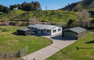 1422 Manawahe Road, Manawahe