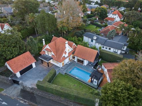 35 Owens Road, Epsom
