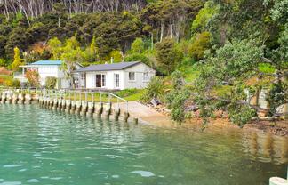 219-222/DP7675 Bon Accord Harbour, Kawau Island