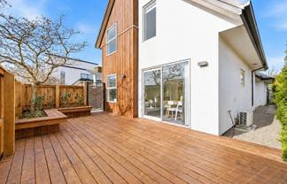 132 Edgeware Road, Saint Albans