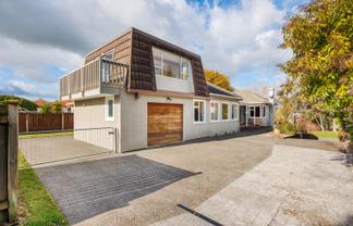 917 Upper Main Street, Roslyn