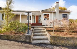 917 Upper Main Street, Roslyn