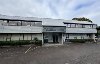 Renovated Henderson Office w/ Included Park | 70m2