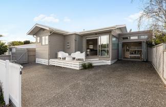220A Ocean Road, Whangamata