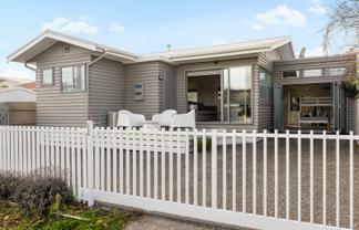 220A Ocean Road, Whangamata
