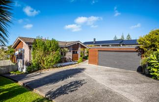 16 Halldene Terrace, Red Beach