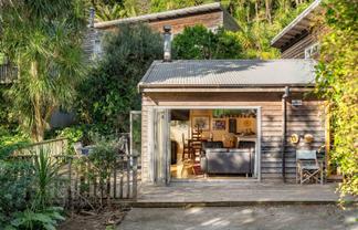 122A Oratia Place, Onemana
