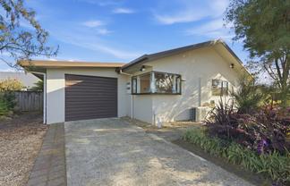 2D Feary Crescent, Takaka