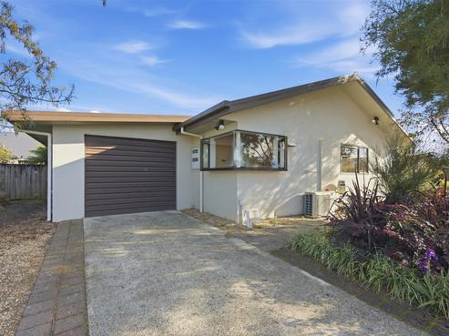 2D Feary Crescent, Takaka
