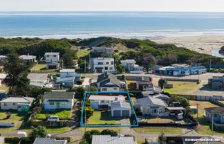 12 Rangitane Street, Himatangi Beach