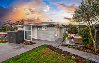 2 Lowtherhurst Road, Massey