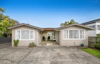 805 Whangaparaoa Road, Manly