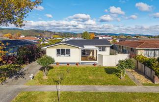 123 California Drive, Totara Park
