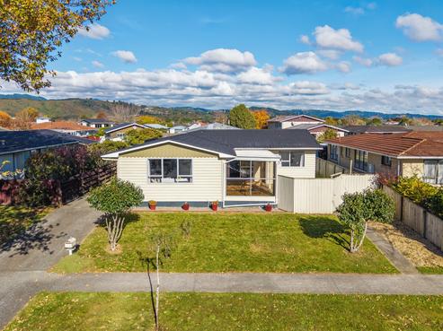 123 California Drive, Totara Park