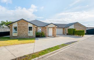 17 + 17A Barwick Place, Huntington