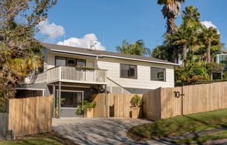 10 James Cook Drive, Welcome Bay